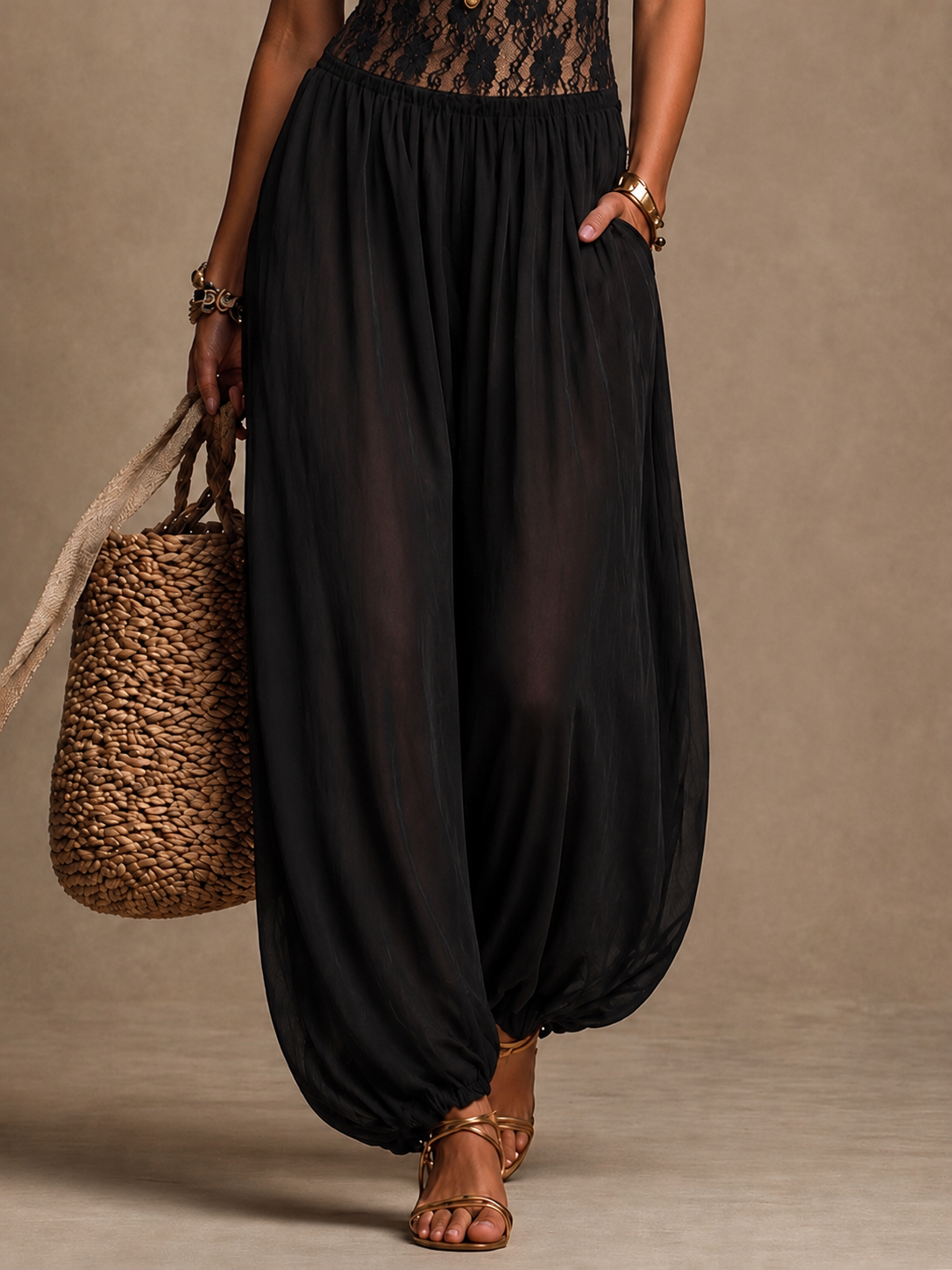 Falvicci – Tuta con collo a halter e pizzo fluente