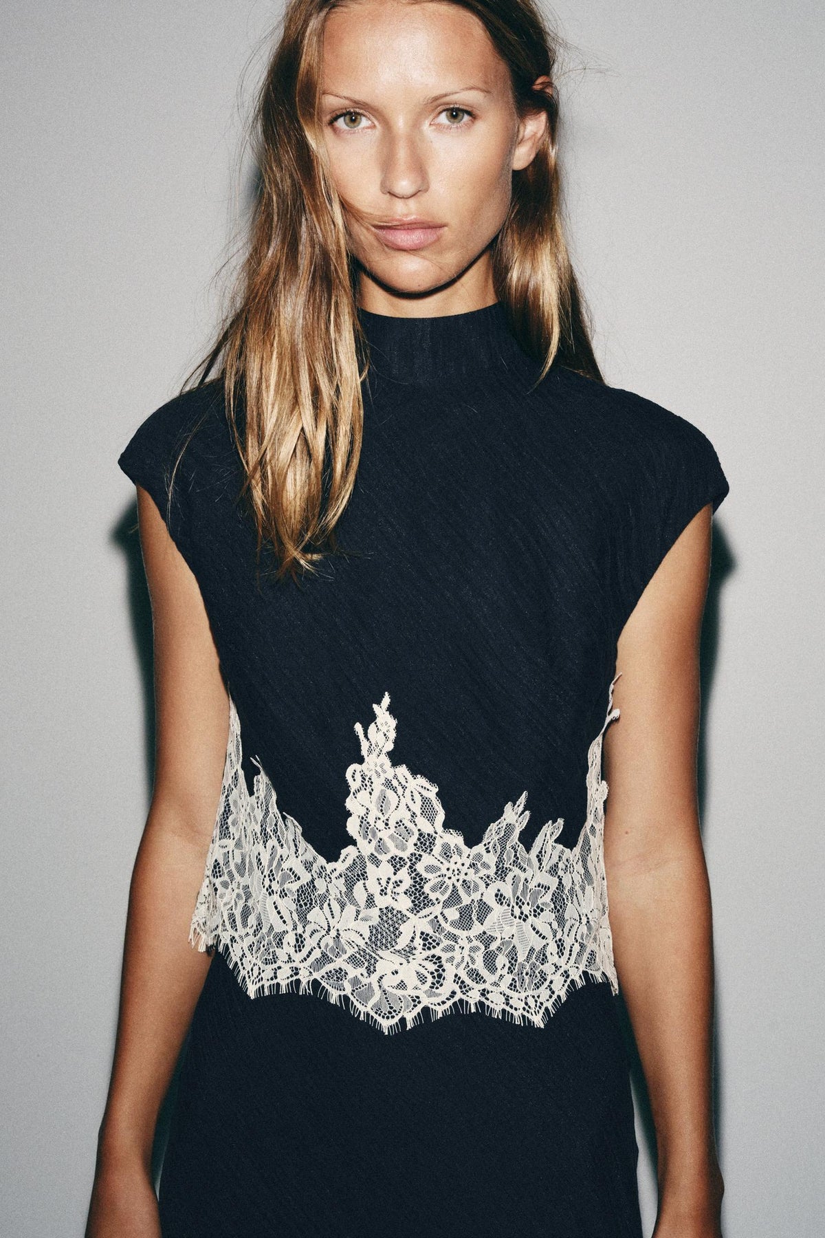 Falvicci -Short top with a stand-up collar and short sleeves